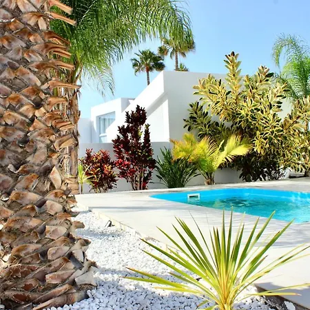 Carla - 3bdr + 3bath In Amarilla Golf Βίλα